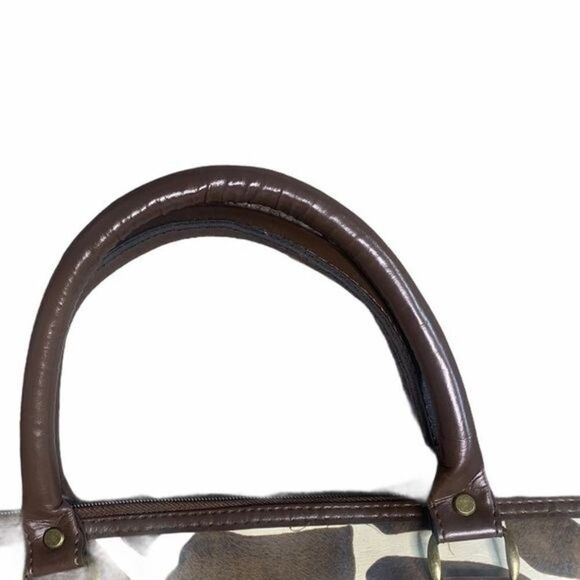 Isabella’s Journey Giraffe Print Weekender Bag - Picture 7 of 10